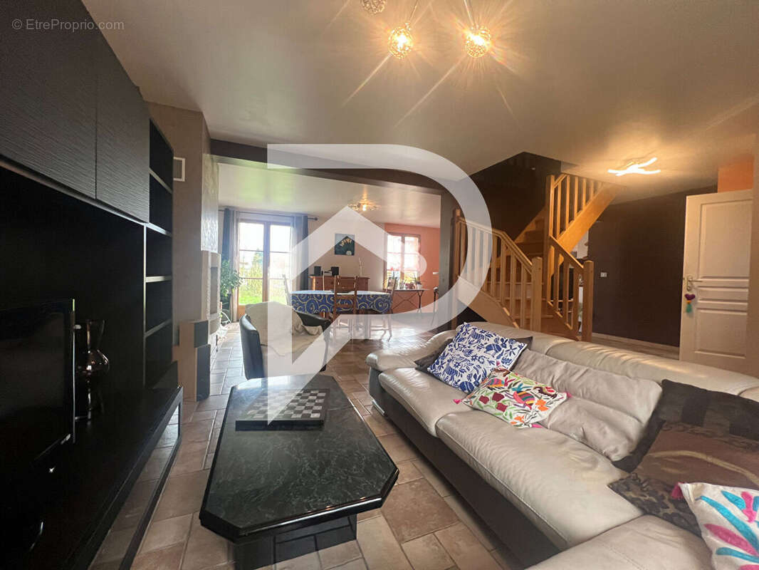 Maison à LE PLESSIS-BELLEVILLE