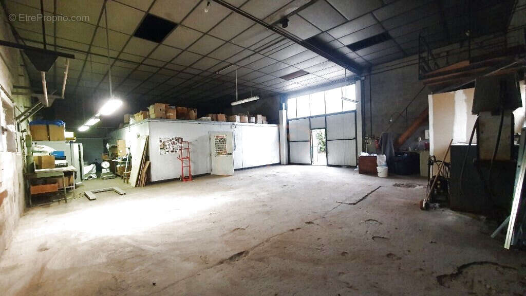 Commerce à MONTLAUR