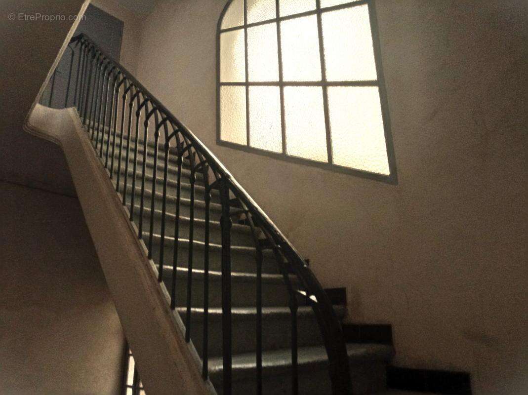 Appartement à BAGNOLS-SUR-CEZE