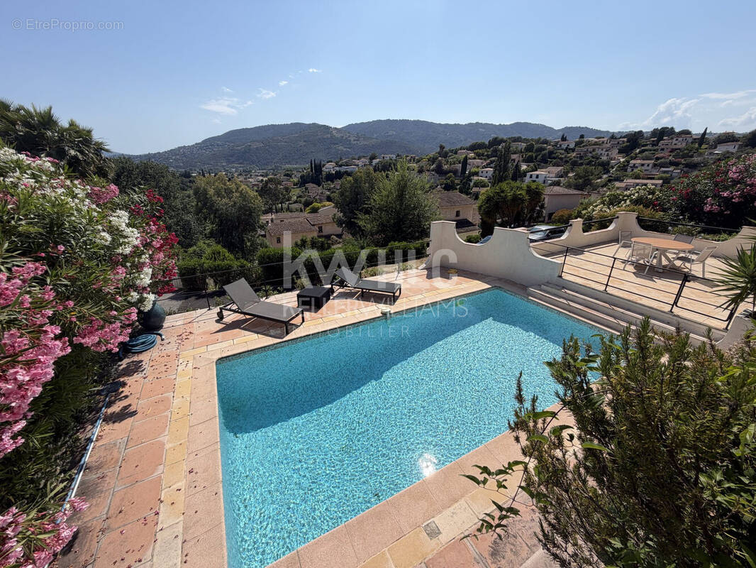 Maison à LA ROQUETTE-SUR-SIAGNE
