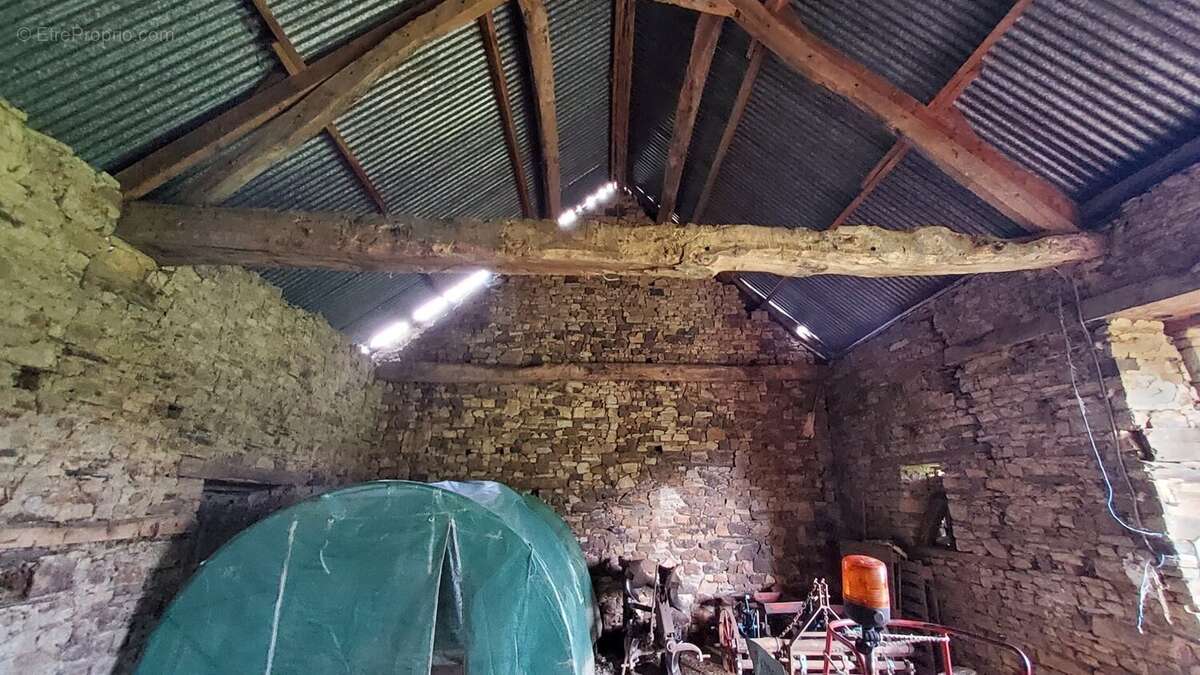 Corps de ferme à rénover 170m² au sol - 2700m² de terrain - La Dominelais - photo 5