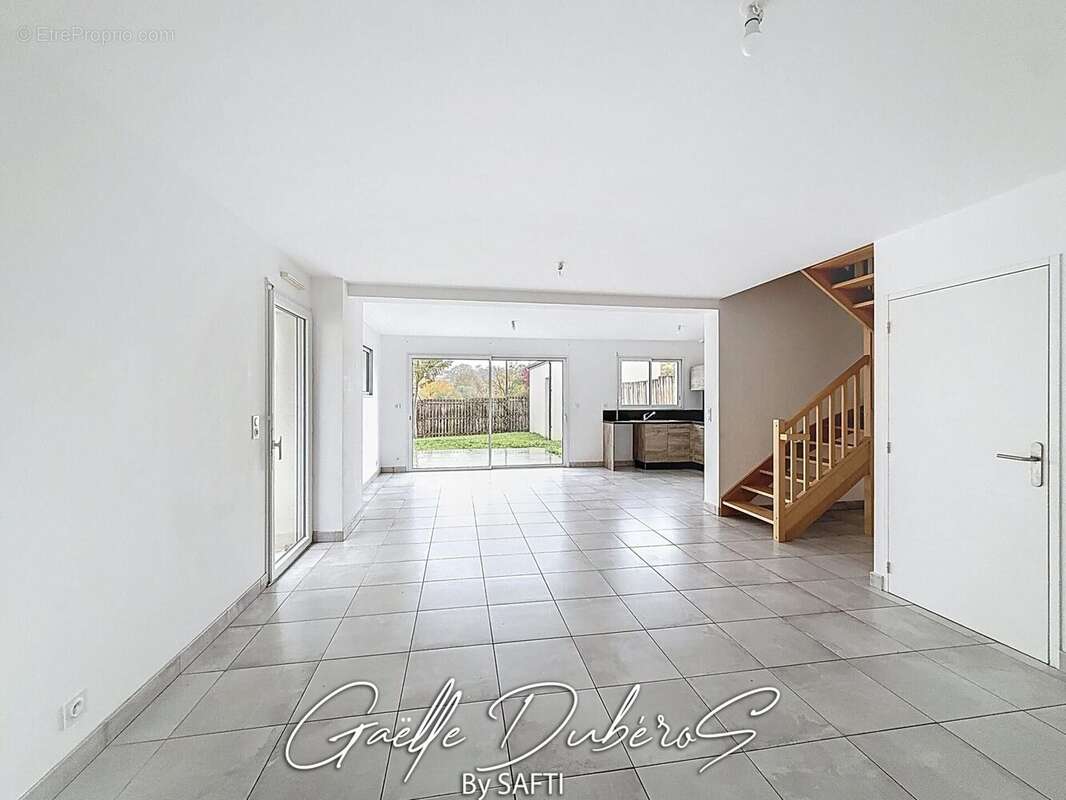 Photo 2 - Maison à AVRILLE