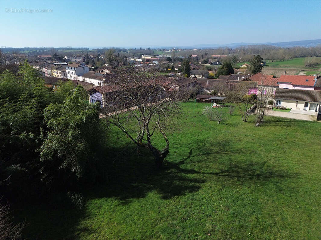 Terrain à PONT-DE-VAUX