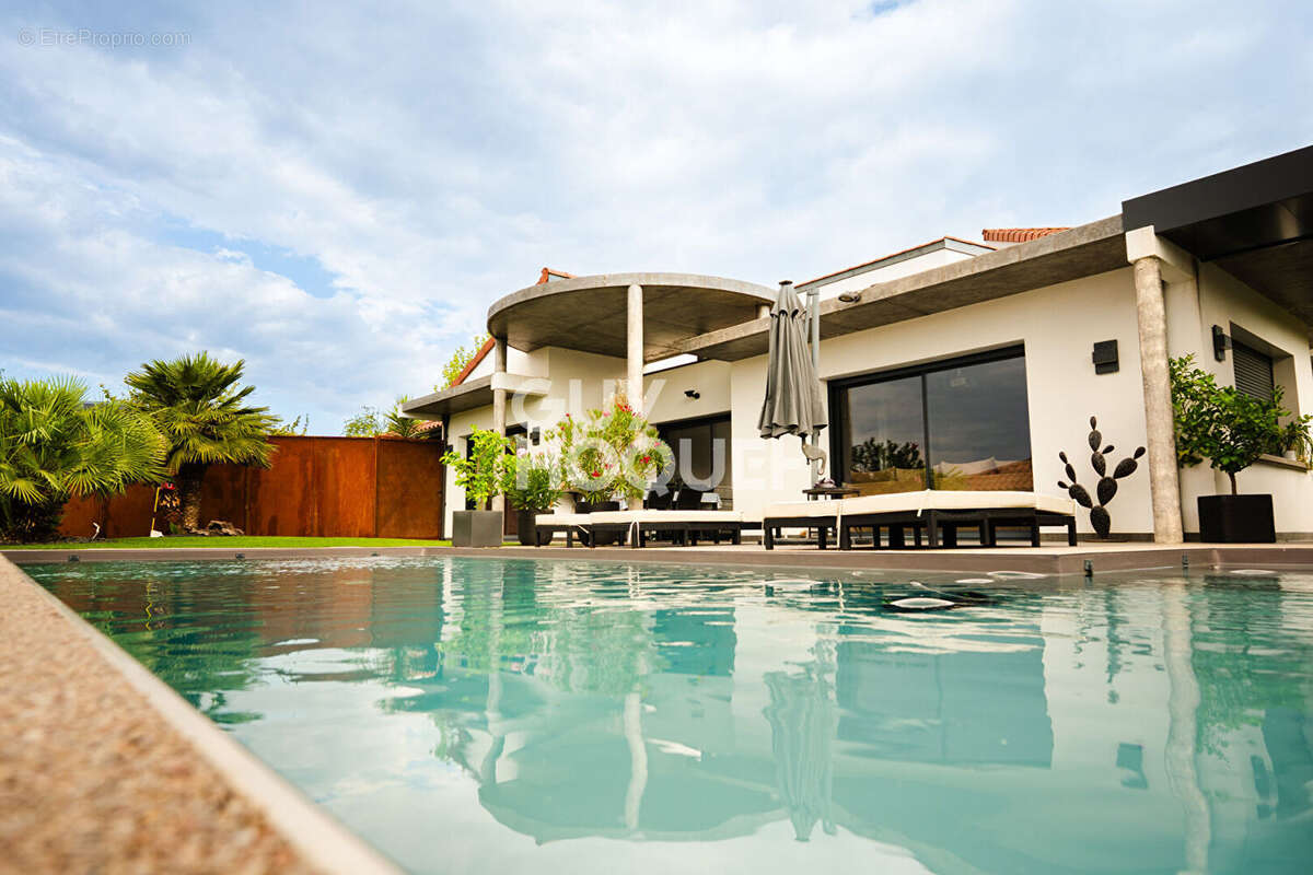 COURNON D'AUVERGNE- Maison d'architecte 301 m2- Piscine - photo 2