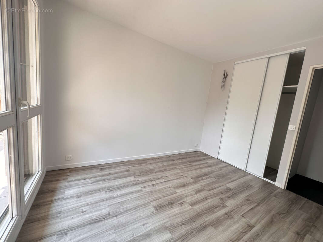 Appartement F4 lumineux   Résidence 'LE BOIS DE VAIRES'   Centre-ville - photo 8