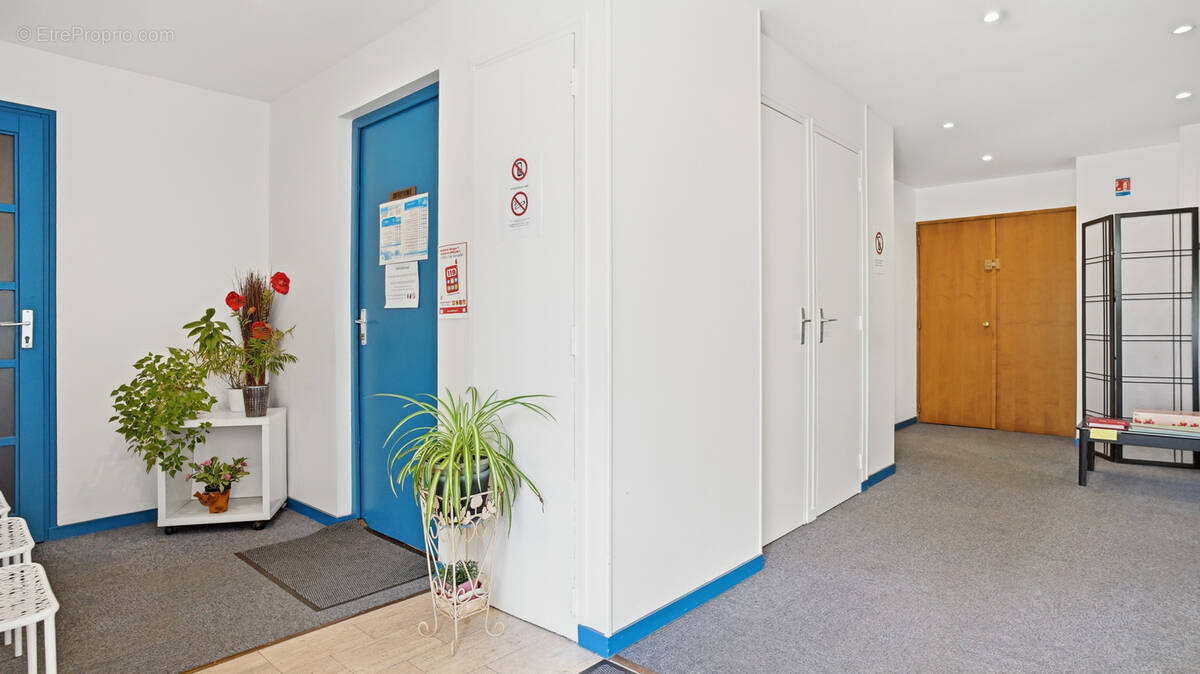 Commerce à FONTAINEBLEAU