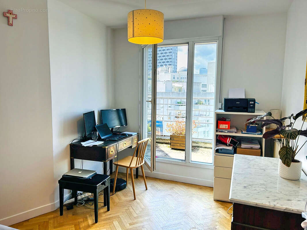 Appartement à COURBEVOIE
