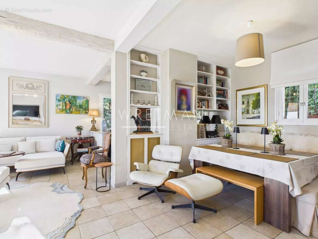 Maison à CHATEAUNEUF-GRASSE