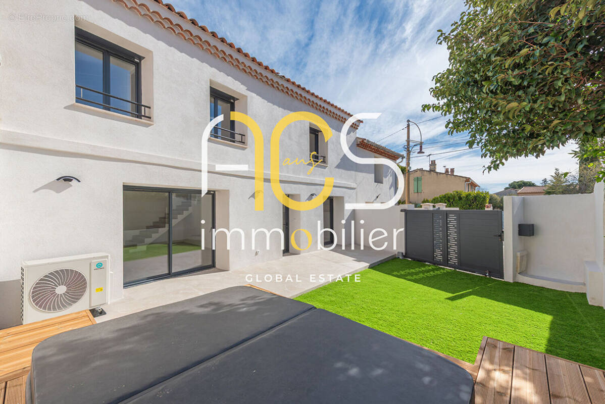 Maison à CHATEAUNEUF-LES-MARTIGUES