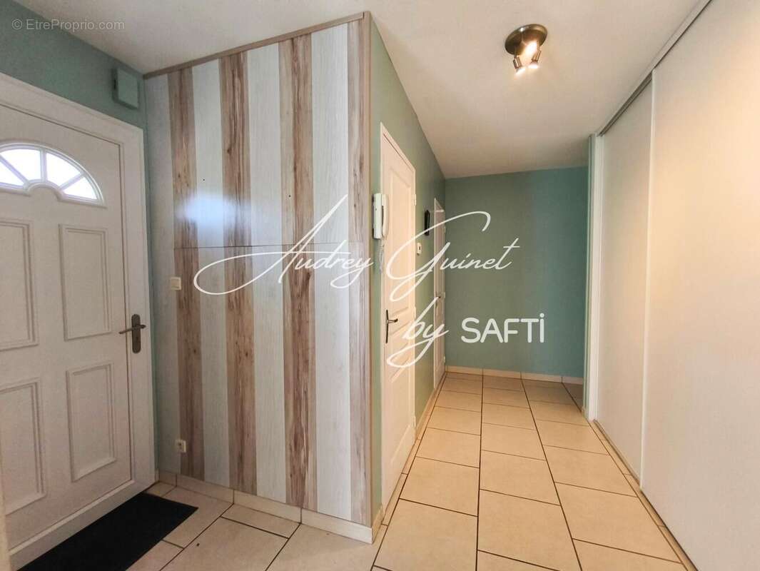 Maison 134 m² à Saint-Cyr  - photo 7