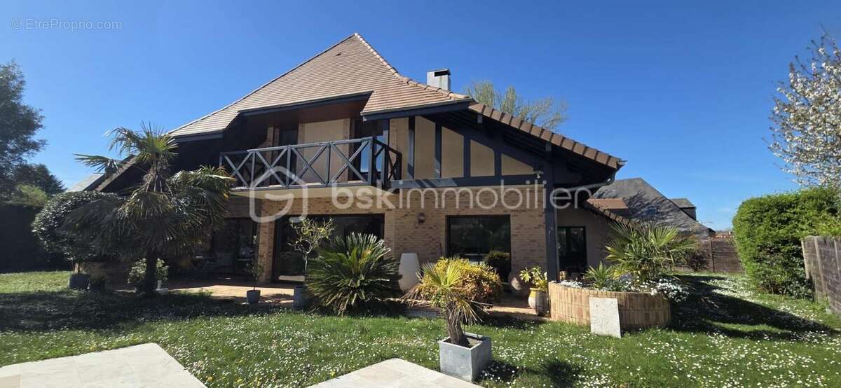 Maison à BIZANOS