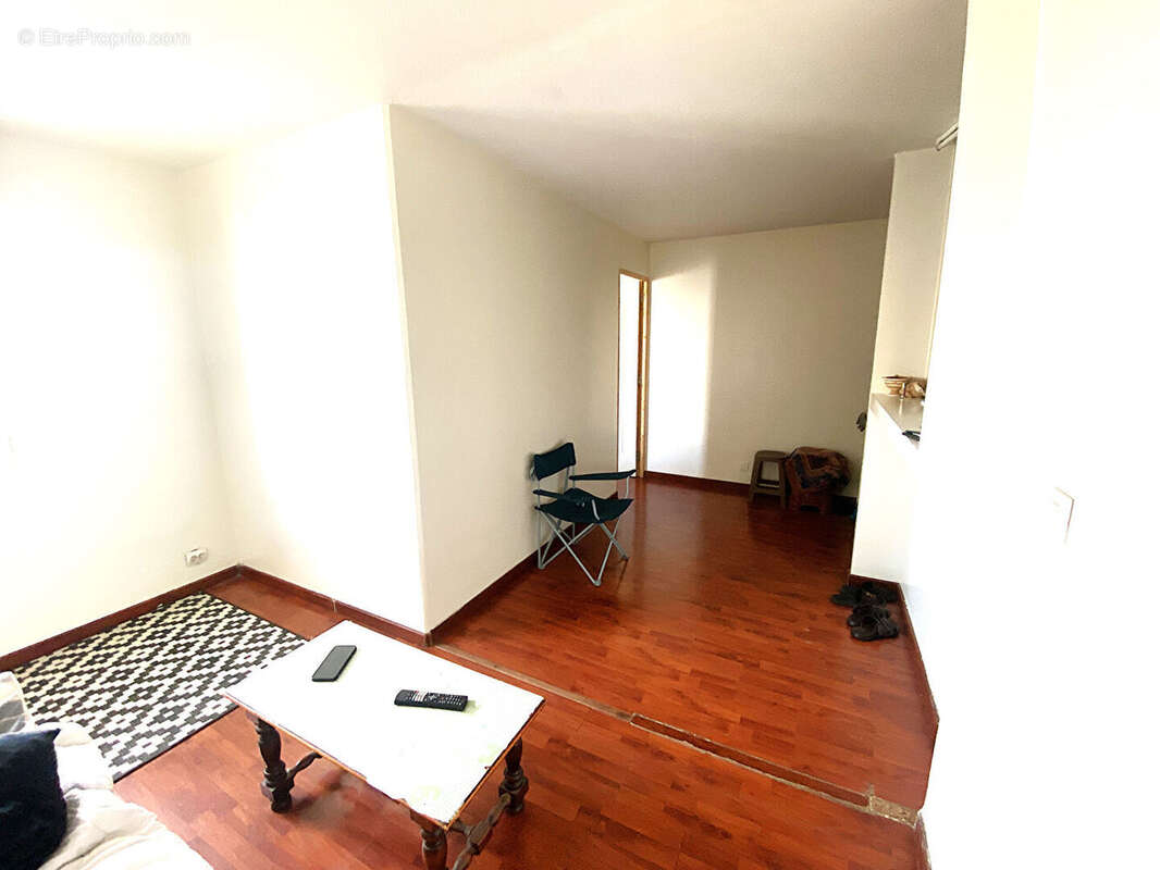 La Courneuve - 2 pièces de 33,8 m² au dernier étage + parking privé - Investissement sécurisé - photo 2