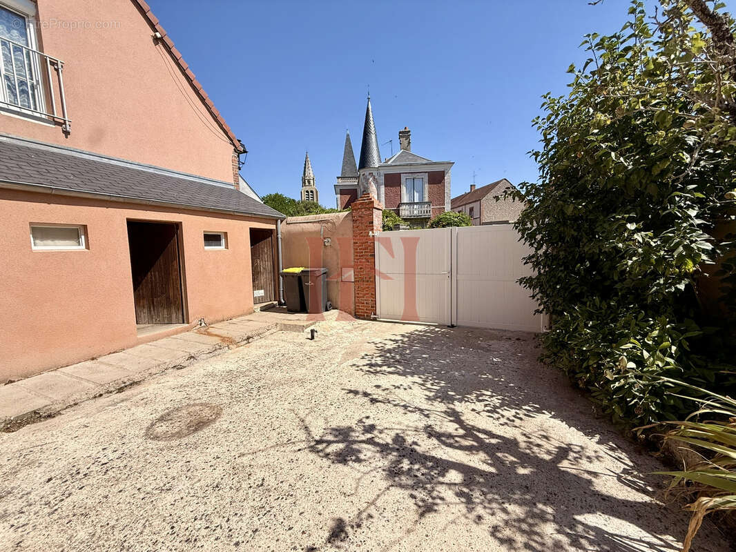Centre cloyes-les-trois-rivières - maison de ville avec garage et cour privative - photo 2