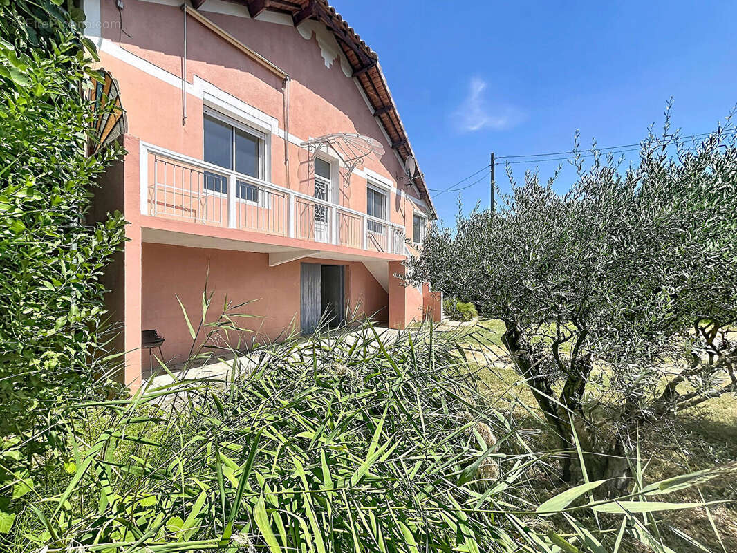 Maison Orange Centre 80 m², 3 chambres, et garage et jardin 590 m² - photo 2