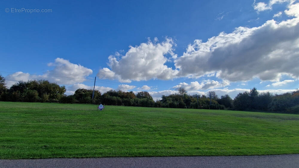 Terrain à FORMERIE