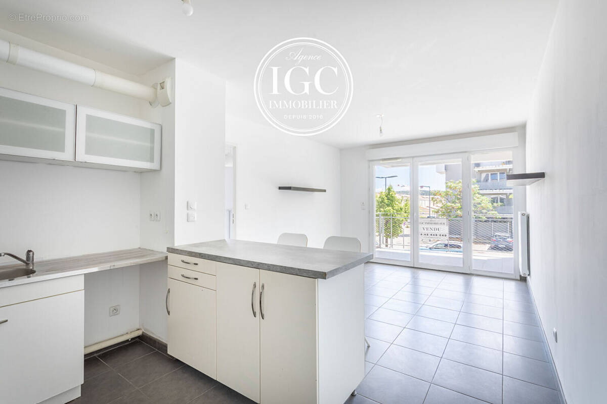 Appartement à CHATEAUNEUF-LES-MARTIGUES