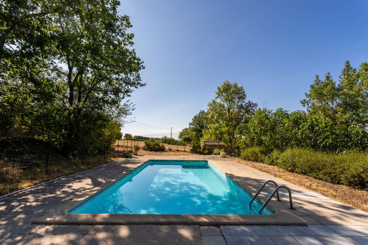 Maison de campagne avec annexe, piscine et dépendance - photo 11