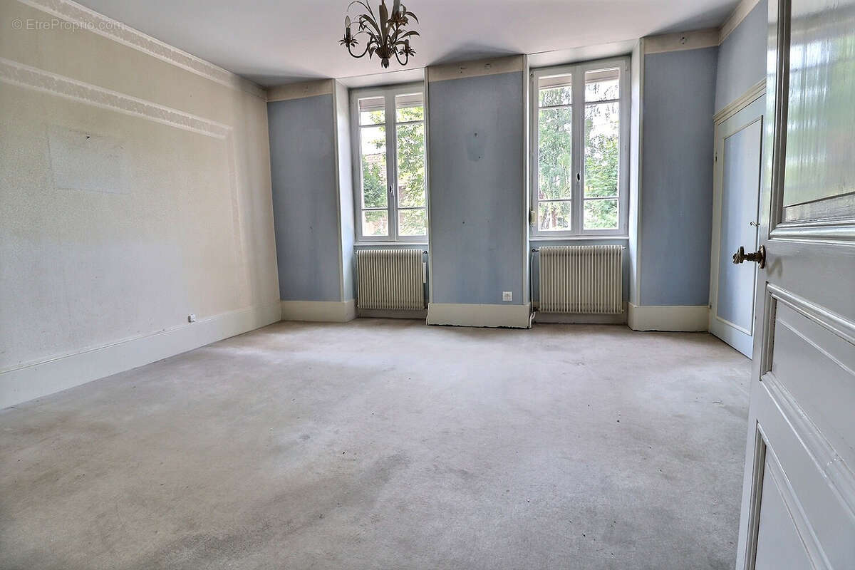 PARIS L'HOPITAL, ensemble immobilier avec deux maisons + dépendances - photo 7
