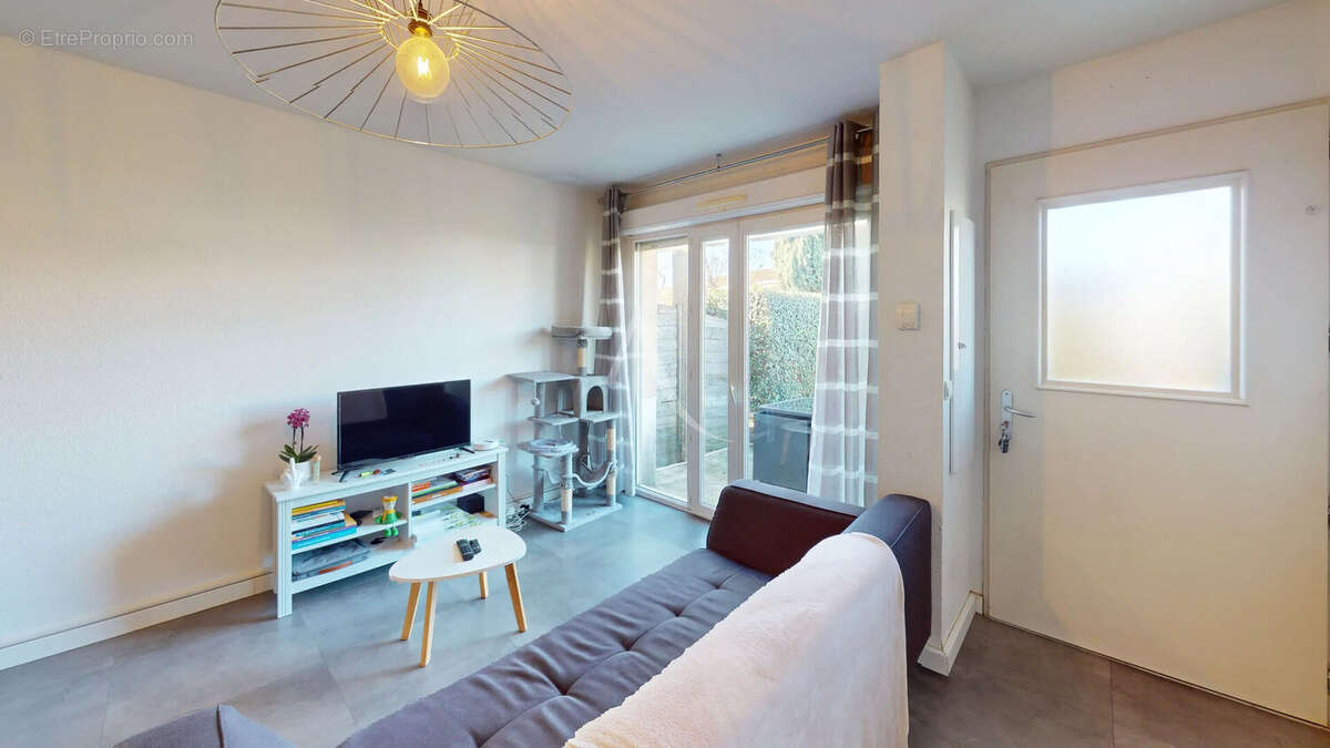 Appartement à POULX