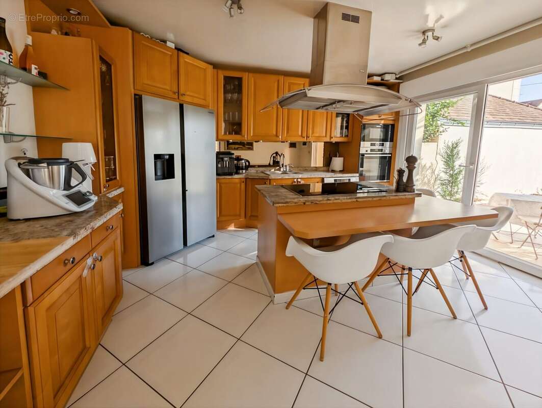 Maison à LES CLAYES-SOUS-BOIS