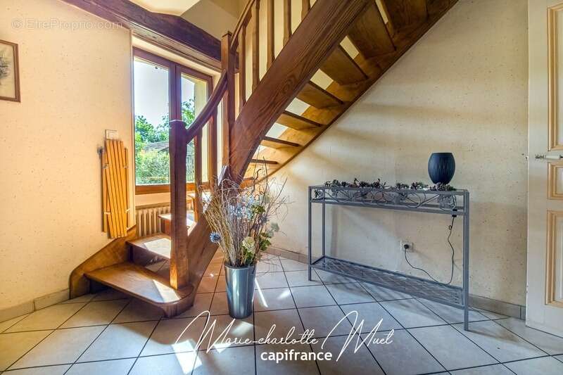 Maison à PONT-DE-VAUX