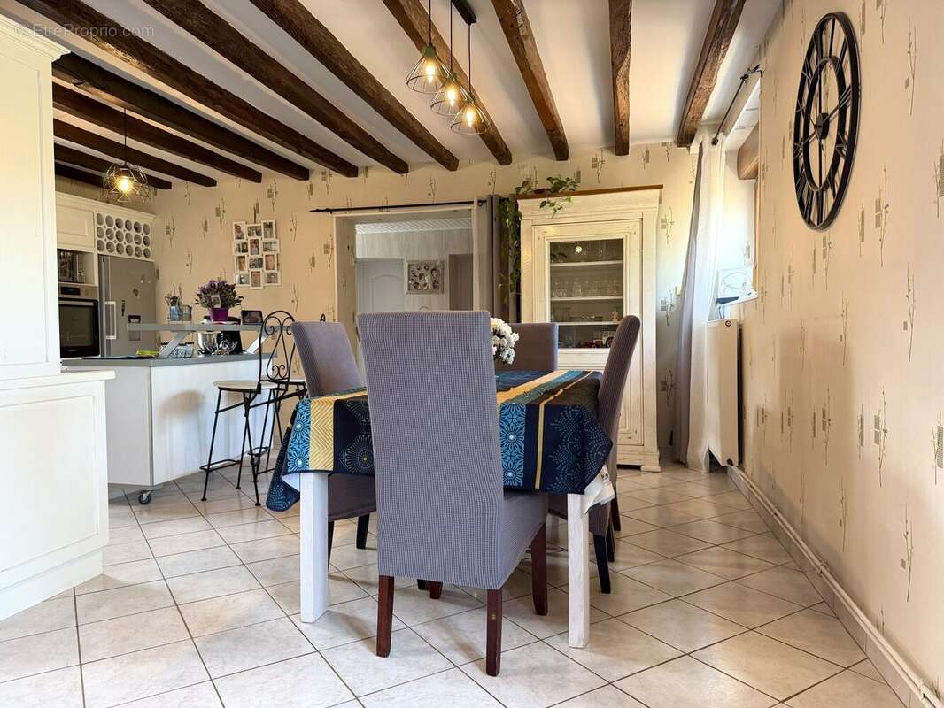 Salle à manger - Maison à LOMBRON