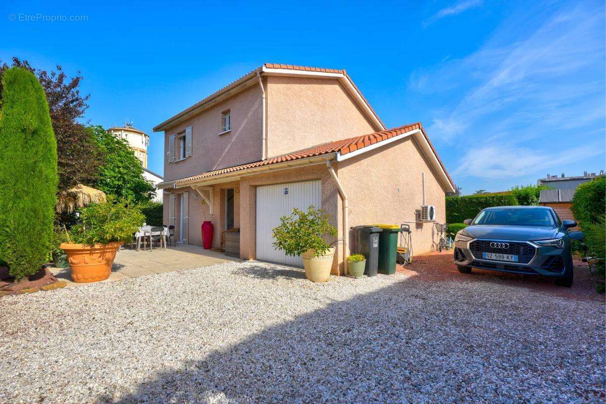 Maison de 4 pièces de 112 m² à Décines-Charpieu - photo 2
