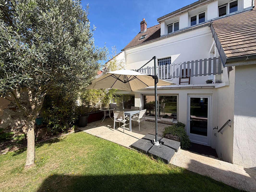 Maison à QUINCY-VOISINS