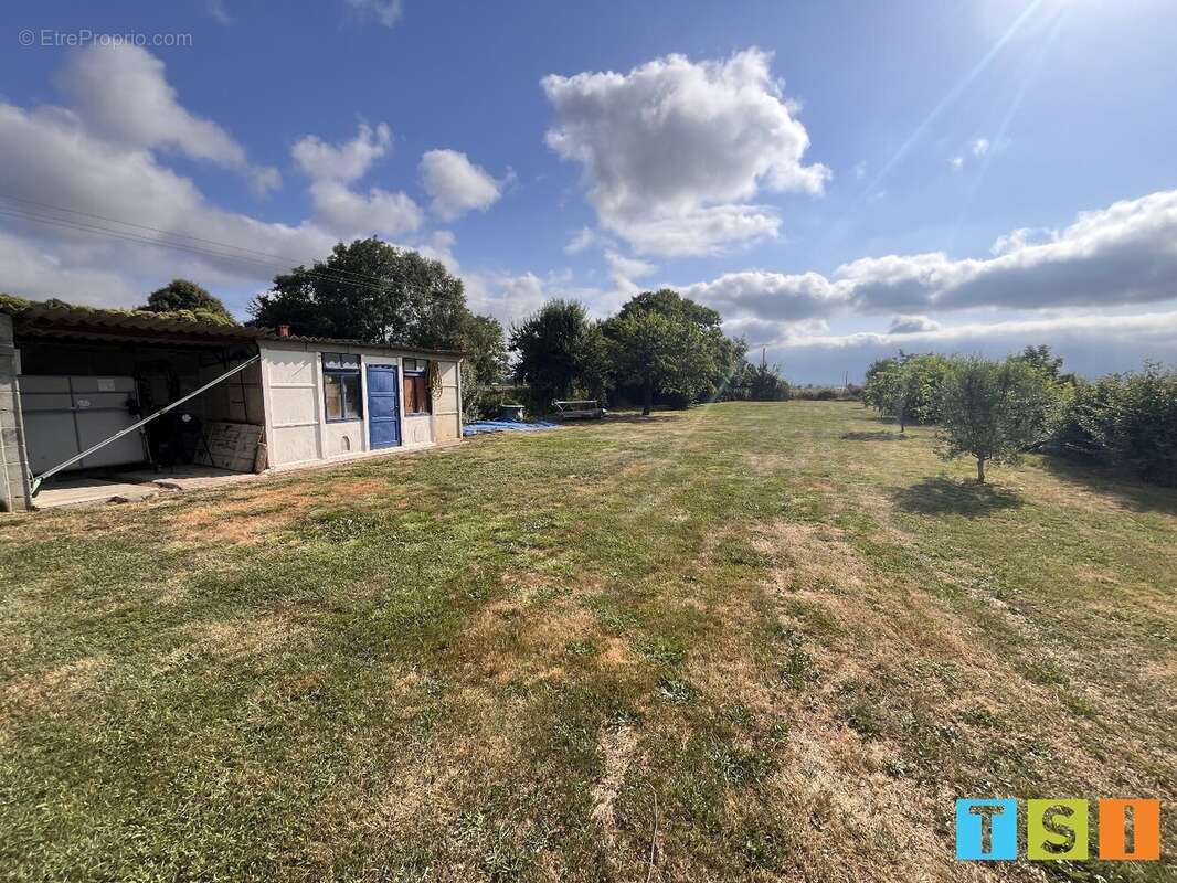 Maison rénovée 151 m²  4 chambres  Terrain 2120 m²  Piscine  Triple garage - photo 15