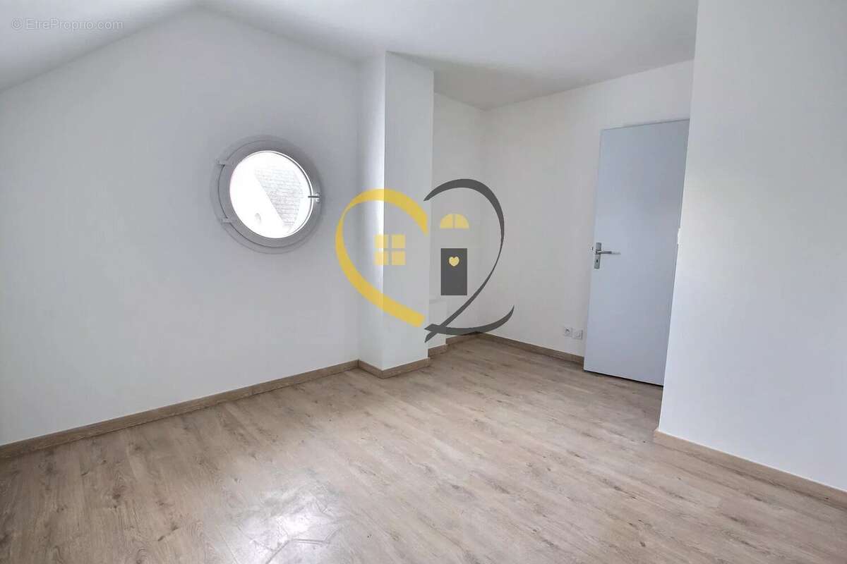 Maison à SAINT-JEAN-DE-BRAYE