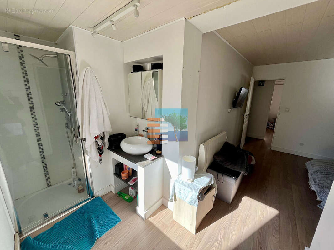 Maison à SAINT-LAURENT-DE-LA-SALANQUE