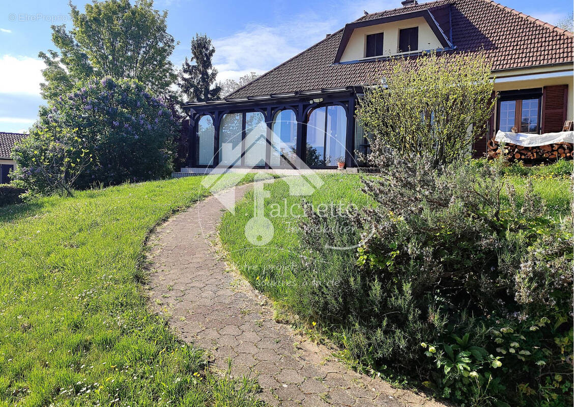 Maison à LA ROCHE-BLANCHE