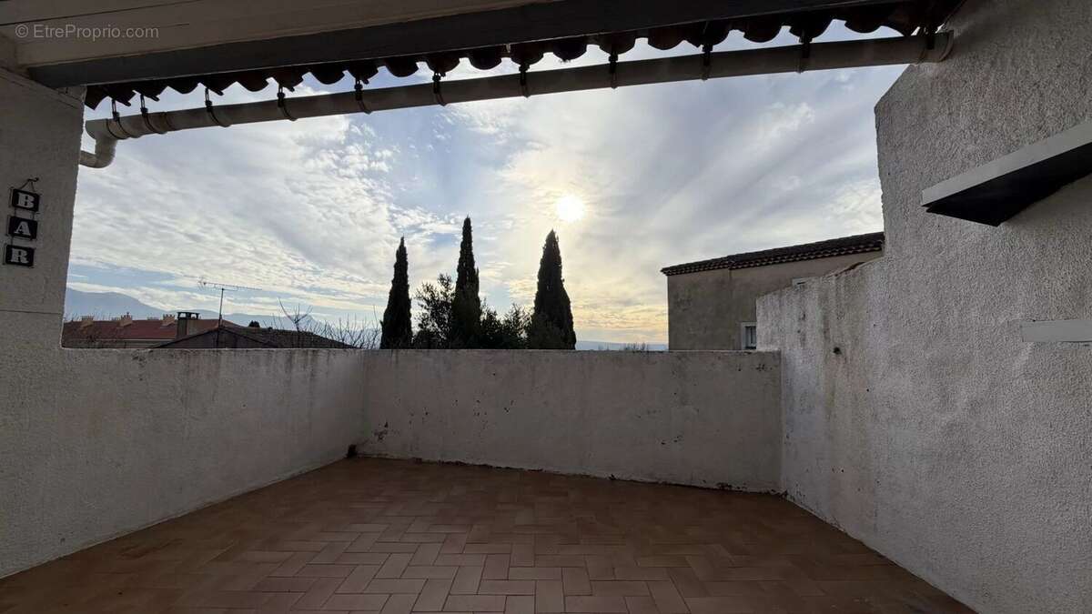 Appartement à POURRIERES