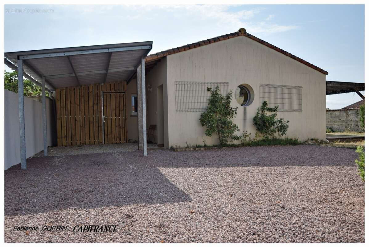 Maison à vendre 5 pièces  (17) Plain pied, trois chambres, terrain clos, panneaux photovoltaïques, Abris de jardin et abris à vé - photo 19