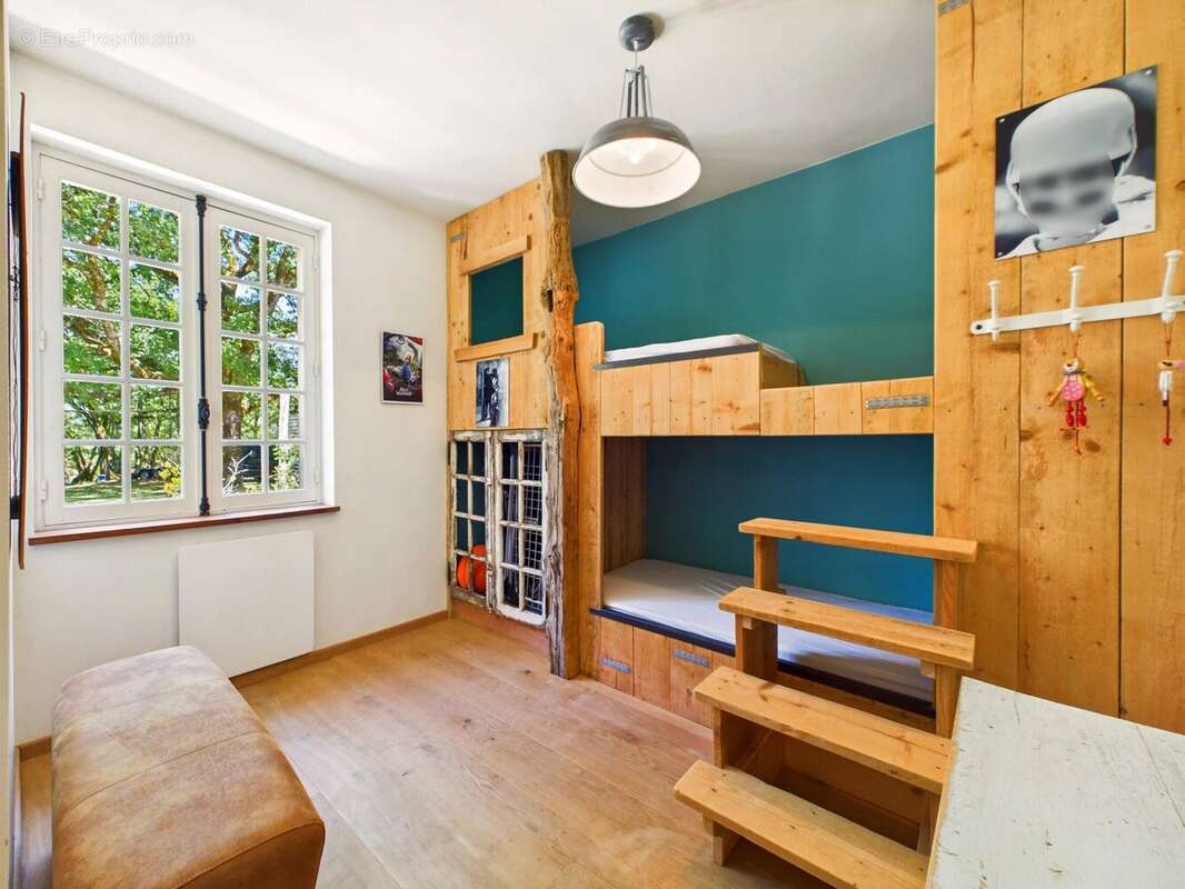 Propriété de caractère avec maison principale, annexes et piscine sur plus de 4,7 ha - photo 8