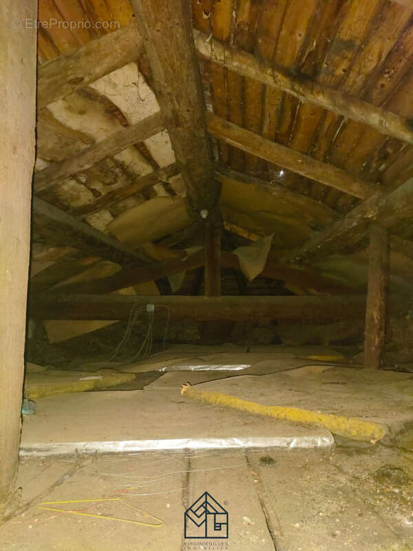 Appartement à AMPLEPUIS