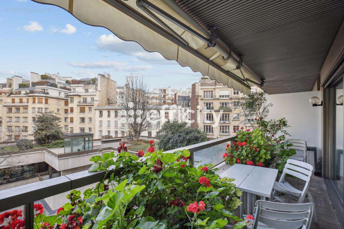 Appartement à PARIS-16E