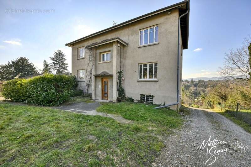 Appartement à CHARBONNIERES-LES-BAINS