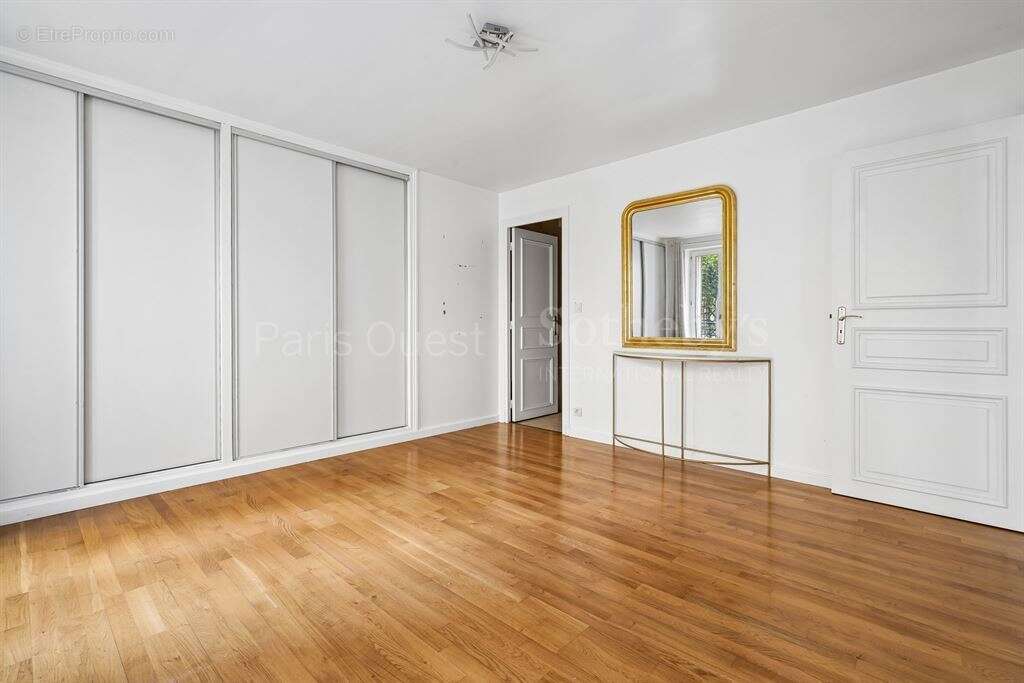 Appartement à PARIS-8E