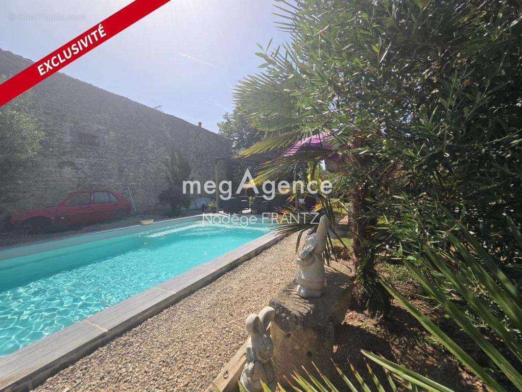 Maison 173 m² avec studio indépendant, piscine et 2 garages - Essouvert 17400 - photo 16