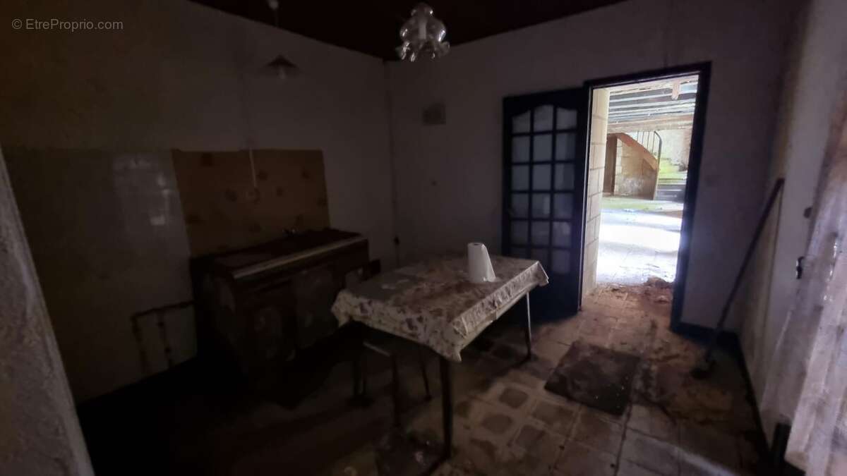 Maison à SAINT-AMAND-DE-VERGT