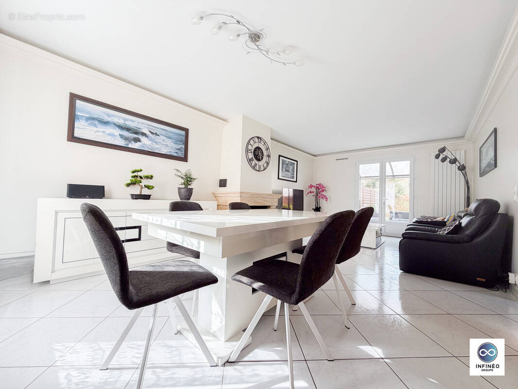 Maison à COMBS-LA-VILLE