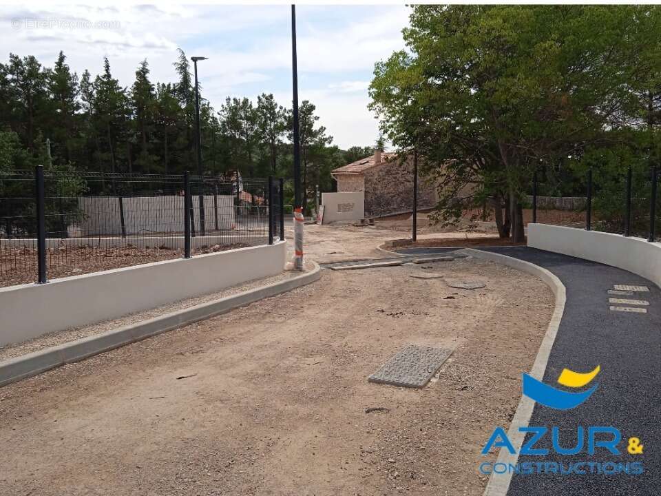 Terrain à LA BASTIDE-DES-JOURDANS