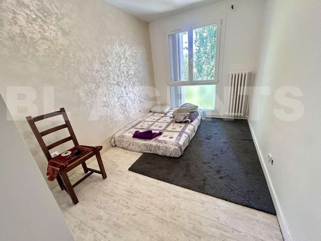 image00018 - Appartement à COULOMMIERS