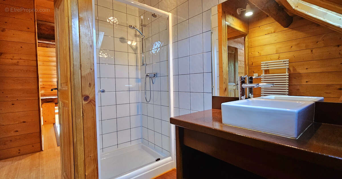 Appartement à ALLONZIER-LA-CAILLE