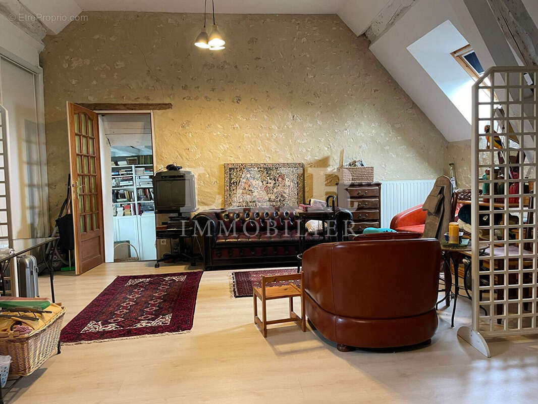 Maison à CONDE-SUR-HUISNE