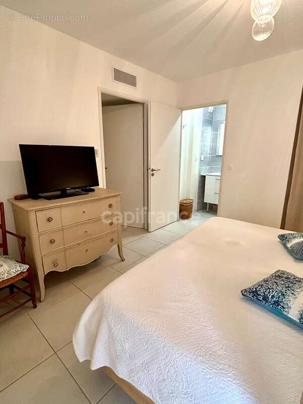 Appartement à vendre 4 pièces HYERES (83) - Plain pied - 2 parkings - 2 terrasses - photo 31