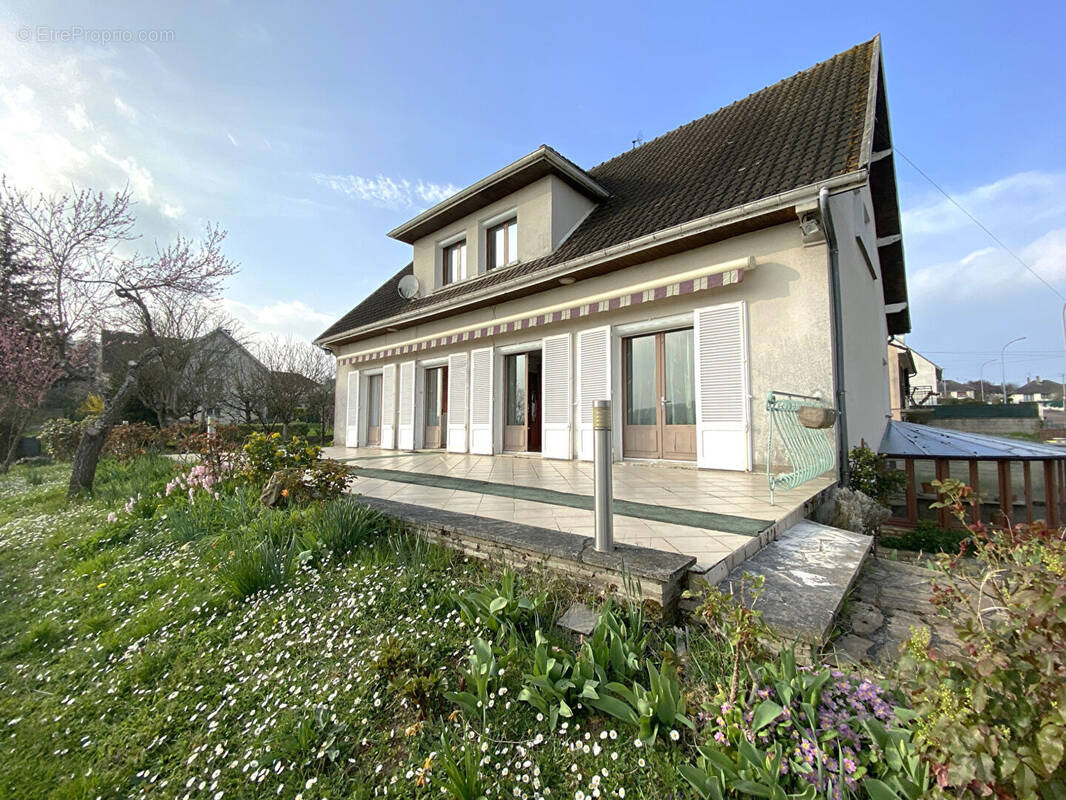 Maison à SAINT-JULIEN-DU-SAULT