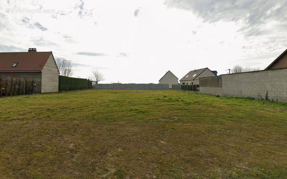 Terrain à MEZIERES-EN-SANTERRE