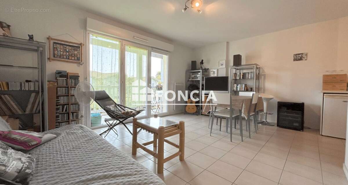 Appartement à ANGRESSE